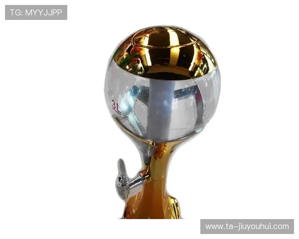 足球奖杯的尺寸揭秘 从世界杯到金足奖它们有多大